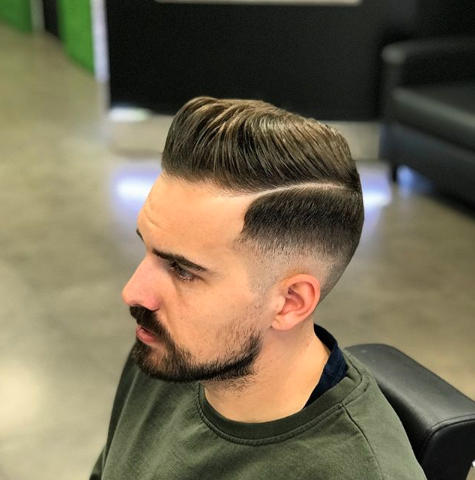 Peinado y raya en corte
