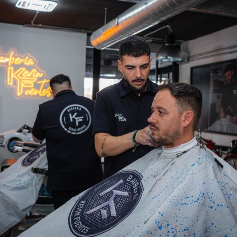 Kevin Fuentes haciendo un corte